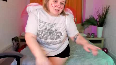 Snapshot of sladadeew chatting on 02-11-25, 12:16 Slada Deew online show from 02-11-25, 12:16