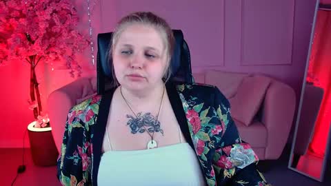 Snapshot of sladadeew chatting on 06-10-26, 09:19 Slada Deew online show from 06-10-26, 09:19