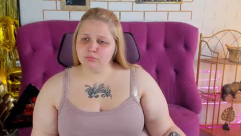 Snapshot of sladadeew chatting on 06-17-26, 09:12 Slada Deew online show from 06-17-26, 09:12