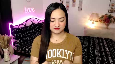 Snapshot of slave_amanda69 chatting on 12-21-25, 05:58 Queen Cyrine online show from 12-21-25, 05:58