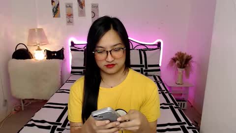 Snapshot of slave_amanda69 chatting on 01-10-26, 06:48 Queen Cyrine online show from 01-10-26, 06:48