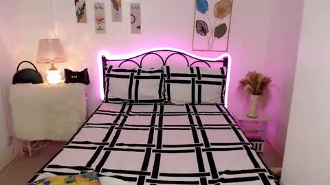 Snapshot of slave_amanda69 chatting on 01-16-26, 09:35 Queen Cyrine online show from 01-16-26, 09:35