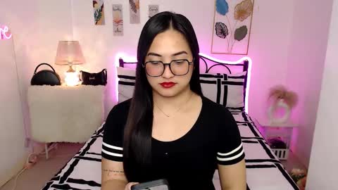 Snapshot of slave_amanda69 chatting on 02-10-26, 02:04 Queen Cyrine online show from 02-10-26, 02:04