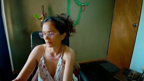 Snapshot of slavefuck chatting on 12-10-24, 09:54 SlaveFuck online show from 12-10-24, 09:54