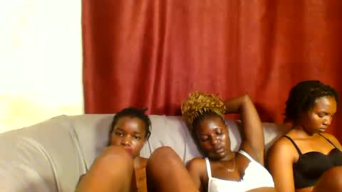 Snapshot of sleek_ass chatting on 03-09-25, 05:11 sleek_ass online show from 03-09-25, 05:11