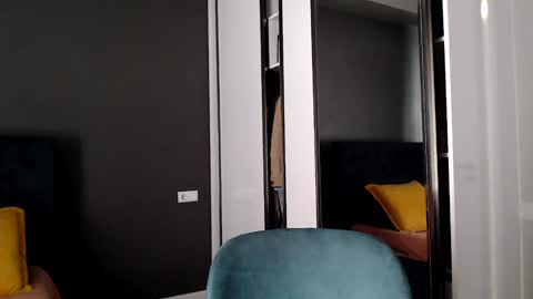 Snapshot of slemgem chatting on 09-11-25, 06:35 Slemgem Amy friends online show from 09-11-25, 06:35