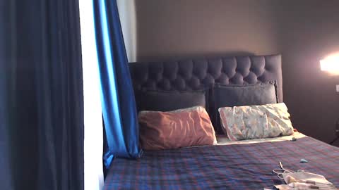 Snapshot of slemgem chatting on 09-26-25, 10:30 Slemgem Amy friends online show from 09-26-25, 10:30