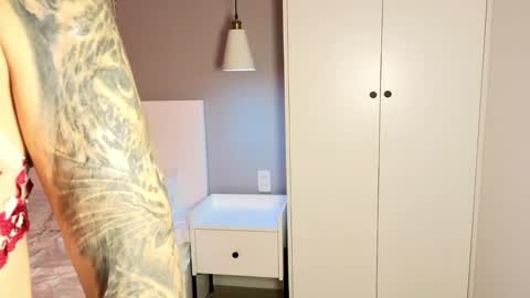 Snapshot of slemgem chatting on 04-04-26, 05:10 Slemgem Amy friends online show from 04-04-26, 05:10