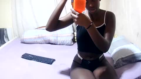 slender_sweetbabe online show from 07-15-26, 11:48
