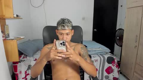 Snapshot of slim_master12 chatting on 02-06-25, 11:21 slim_master12 online show from 02-06-25, 11:21