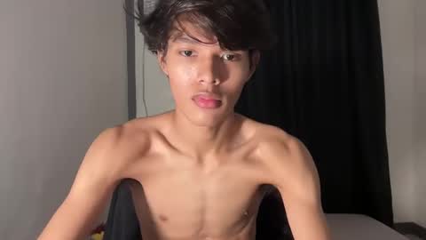 Snapshot of slim_sensation chatting on 11-17-25, 12:33 slim_sensation online show from 11-17-25, 12:33