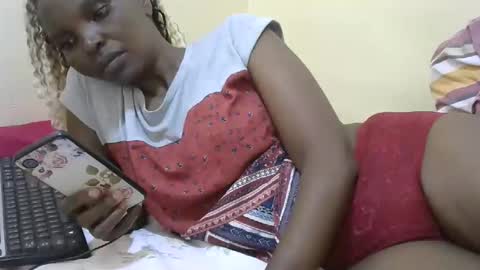 Snapshot of slimmygal chatting on 09-16-25, 06:36 slimmygal online show from 09-16-25, 06:36