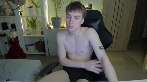 Mila online show from 02-11-25, 03:51
