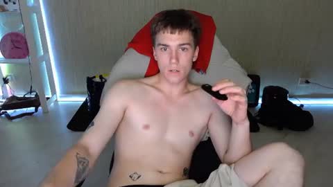 Snapshot of slippery_baby chatting on 07-13-26, 09:50 Mila online show from 07-13-26, 09:50