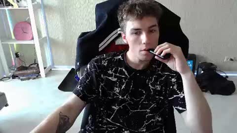 Snapshot of slippery_baby chatting on 07-15-26, 01:27 Mila online show from 07-15-26, 01:27
