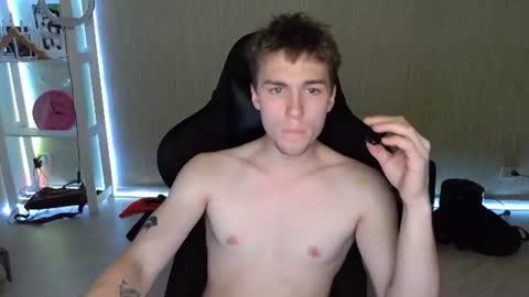Snapshot of slippery_baby chatting on 07-20-26, 08:33 Mila online show from 07-20-26, 08:33