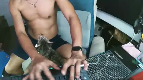 Snapshot of slothfully chatting on 09-24-25, 03:15 slothfully online show from 09-24-25, 03:15