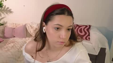 Emilia online show from 03-12-26, 12:33