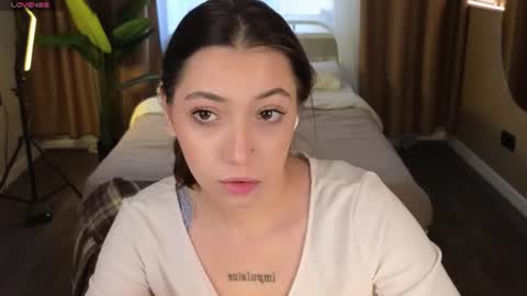 Emilia online show from 06-11-26, 12:36