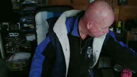 Snapshot of slutboybot chatting on 11-04-25, 10:03 slutboybot online show from 11-04-25, 10:03