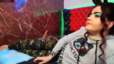 Snapshot of slutty_milf_bitch chatting on 02-20-26, 01:57 Ana online show from 02-20-26, 01:57