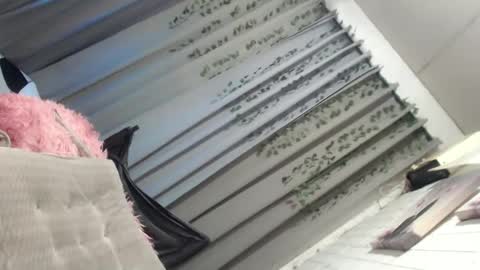 Snapshot of sluttychie chatting on 01-25-25, 08:21 CHIE CHIE online show from 01-25-25, 08:21