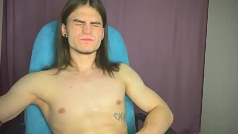Snapshot of sly_gus chatting on 01-12-25, 08:14 Gus online show from 01-12-25, 08:14