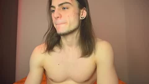 Snapshot of sly_gus chatting on 02-19-25, 03:27 Gus online show from 02-19-25, 03:27