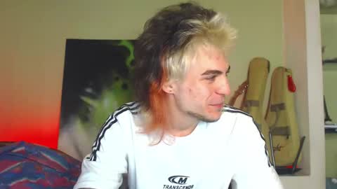 Snapshot of sly_gus chatting on 09-09-25, 11:21 Gus online show from 09-09-25, 11:21