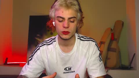 Snapshot of sly_gus chatting on 09-11-25, 10:48 Gus online show from 09-11-25, 10:48