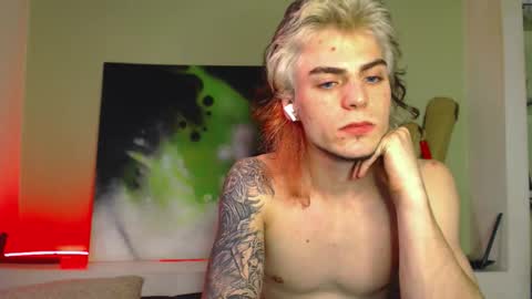 Snapshot of sly_gus chatting on 09-12-25, 02:06 Gus online show from 09-12-25, 02:06