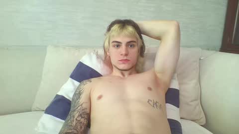 Snapshot of sly_gus chatting on 10-02-25, 03:35 Gus online show from 10-02-25, 03:35