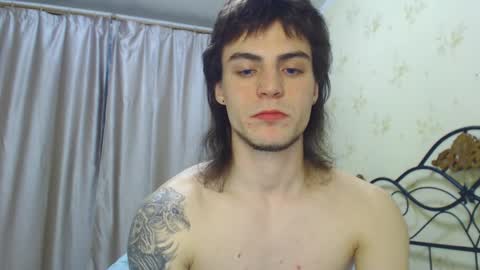 Snapshot of sly_gus chatting on 10-07-25, 03:42 Gus online show from 10-07-25, 03:42