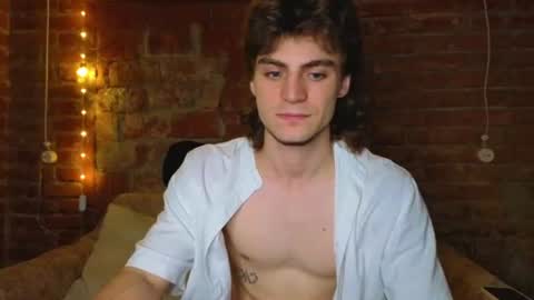 Snapshot of sly_gus chatting on 07-27-26, 04:14 Gus online show from 07-27-26, 04:14