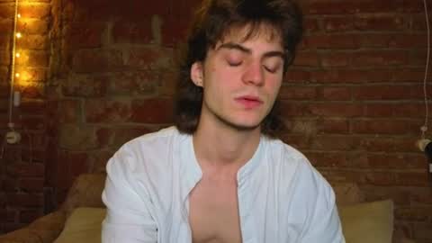 Snapshot of sly_gus chatting on 08-10-26, 02:59 Gus online show from 08-10-26, 02:59