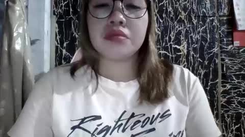 Snapshot of small_boobs59 chatting on 12-19-24, 10:02 Lovewella online show from 12-19-24, 10:02