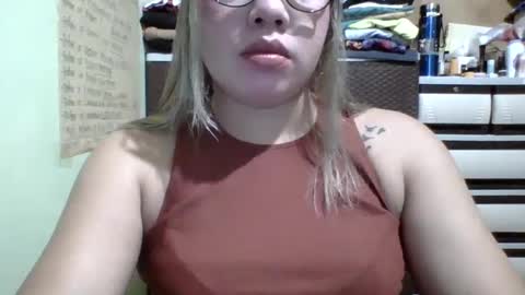 Snapshot of small_boobs59 chatting on 02-24-25, 06:38 Lovewella online show from 02-24-25, 06:38