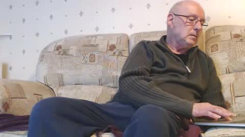 Snapshot of smallsteve562 chatting on 12-17-24, 09:16 Steve online show from 12-17-24, 09:16