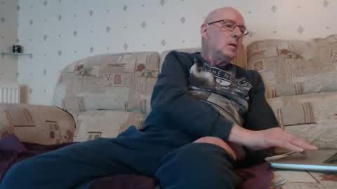 Snapshot of smallsteve562 chatting on 03-30-26, 07:04 Steve online show from 03-30-26, 07:04