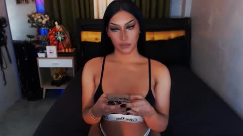 Snapshot of smasherqueen chatting on 11-24-25, 11:21 smasherqueen online show from 11-24-25, 11:21