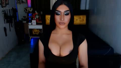 Snapshot of smasherqueen chatting on 11-27-25, 07:43 smasherqueen online show from 11-27-25, 07:43