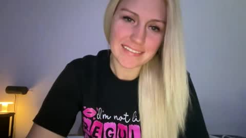 smexxii93 online show from 12-17-25, 06:03