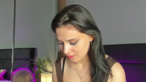 Snapshot of smile_forever_ chatting on 11-14-25, 09:52 Bella online show from 11-14-25, 09:52