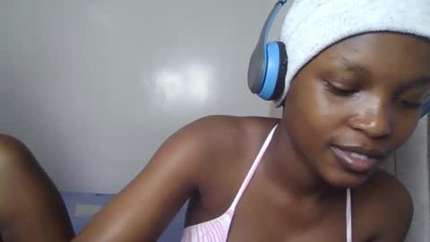 smiley luv1 online show from 03-11-26, 08:59