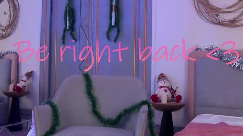 Snapshot of smiley_mia_ chatting on 12-31-24, 11:20 Mia online show from 12-31-24, 11:20