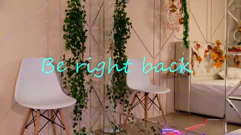 Snapshot of smiley_mia_ chatting on 01-17-25, 11:17 Mia online show from 01-17-25, 11:17