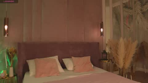 Mia online show from 03-03-26, 05:13