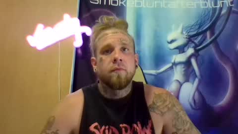 Snapshot of smokebluntafterblunt chatting on 06-19-26, 01:21 smoke online show from 06-19-26, 01:21