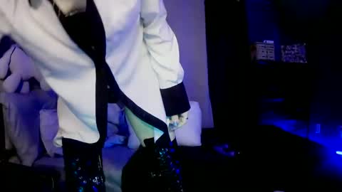 Snapshot of smokeingbitch420 chatting on 09-29-25, 02:49 love bug online show from 09-29-25, 02:49