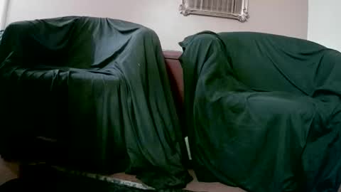 Snapshot of smokeingbitch420 chatting on 10-19-25, 05:08 love bug online show from 10-19-25, 05:08